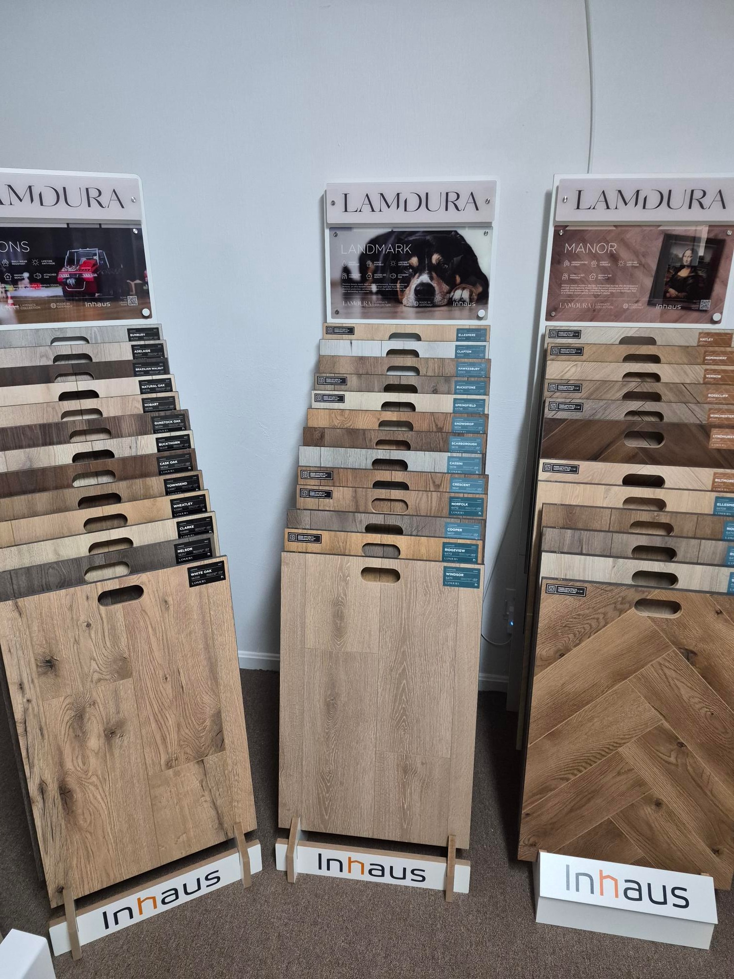 Lamdura laminate flooring display